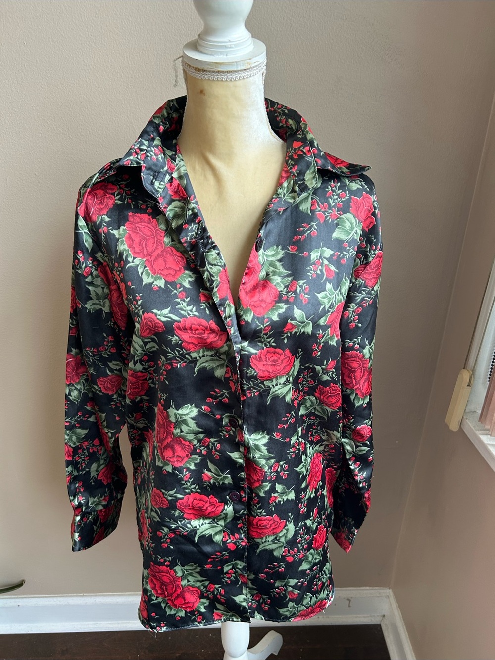 Fleurs Women’s Nightshirt Sz M Floral Roses Long Cuffed Sleeves 4123